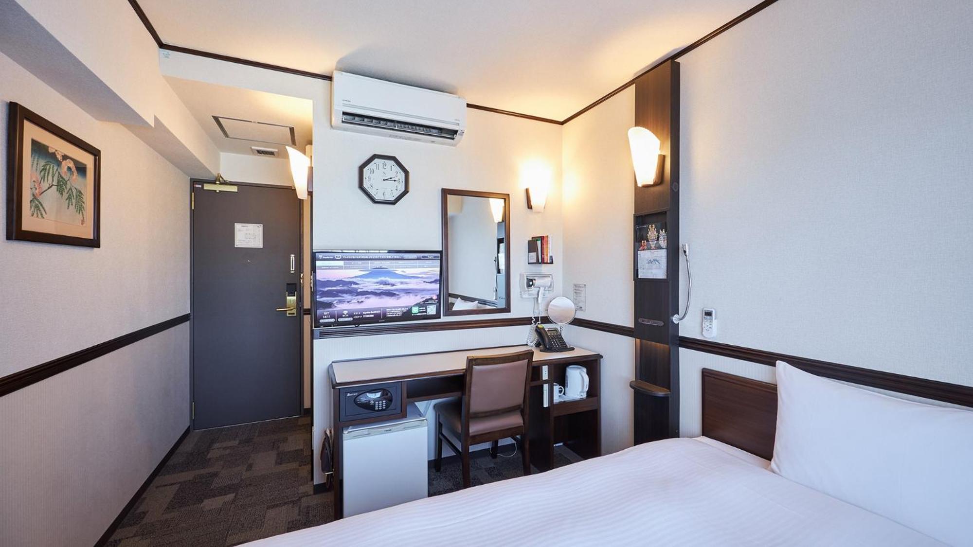 Toyoko Inn Tsu Eki Nishi Guchi Exterior foto